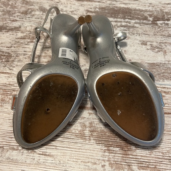 Club Zone Size 8 Silver Heels - Picture 4 of 6